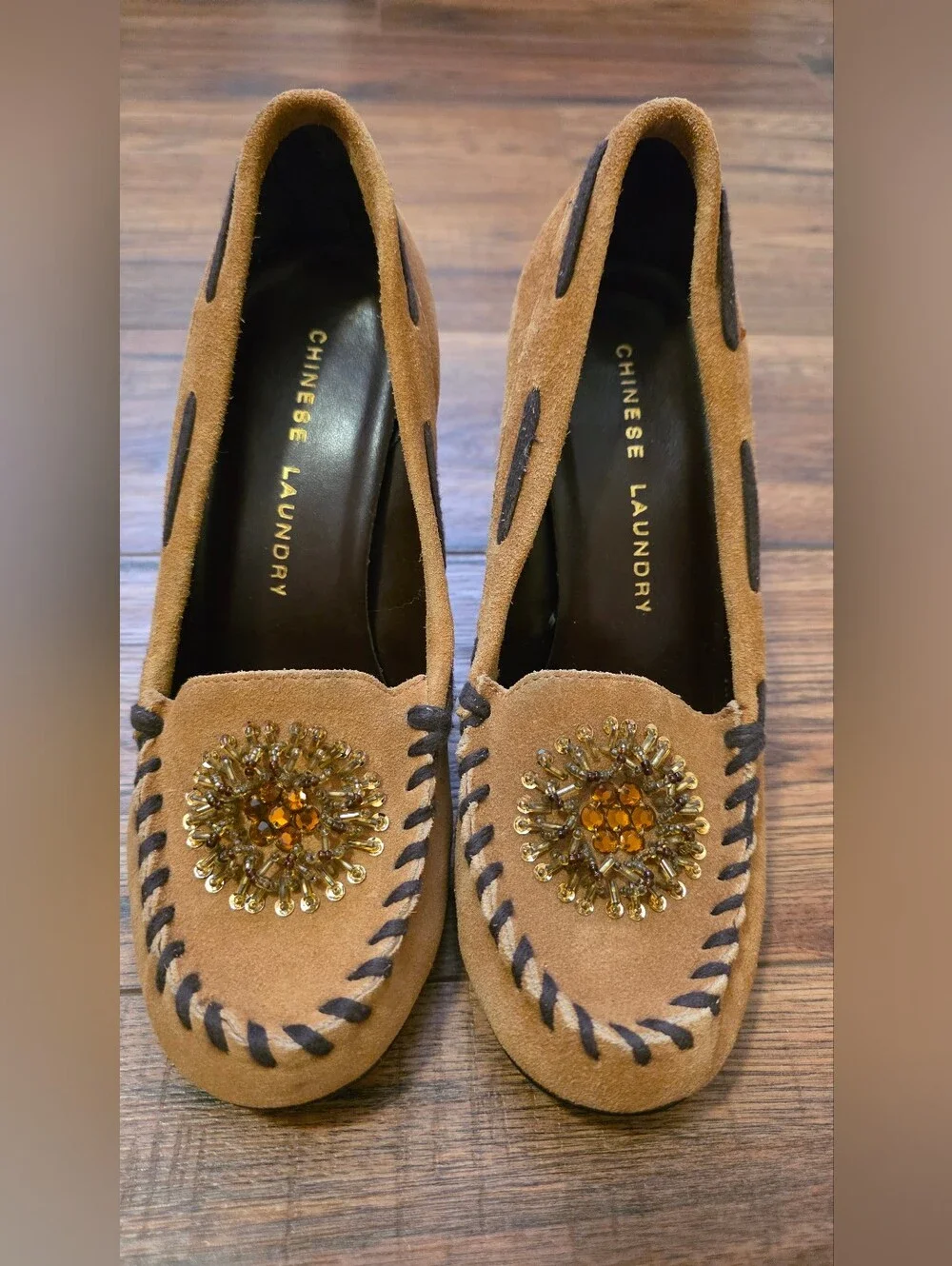 Y2K Chinese Laundry Cammie Suede Mocassin Beaded Stilleto Size 7.5 Tan